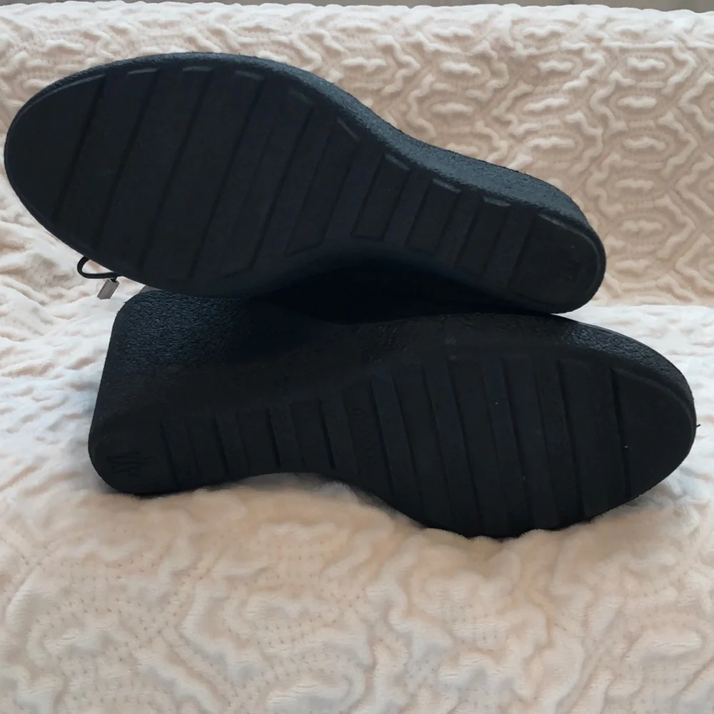 Moncler women’s booties - Picture 2 of 5